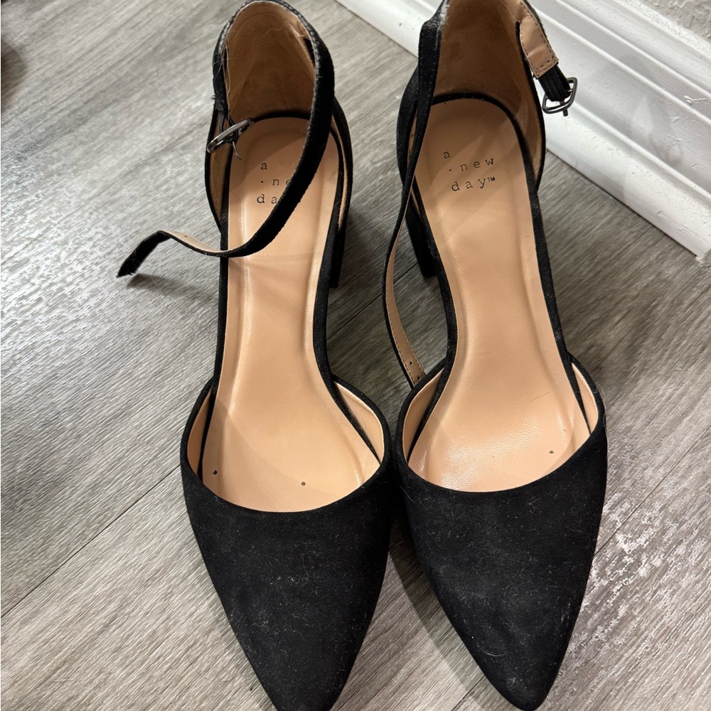 A New Day Black Heels Elegant Pointed-Toe Design